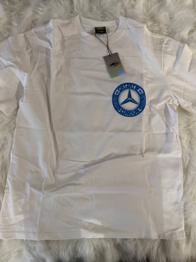 Arrival photo 4 — 5.5 kg MyCNBox USA haul — Adidas Jellyfish, Der Schutze denim, NN & Pokemon cards